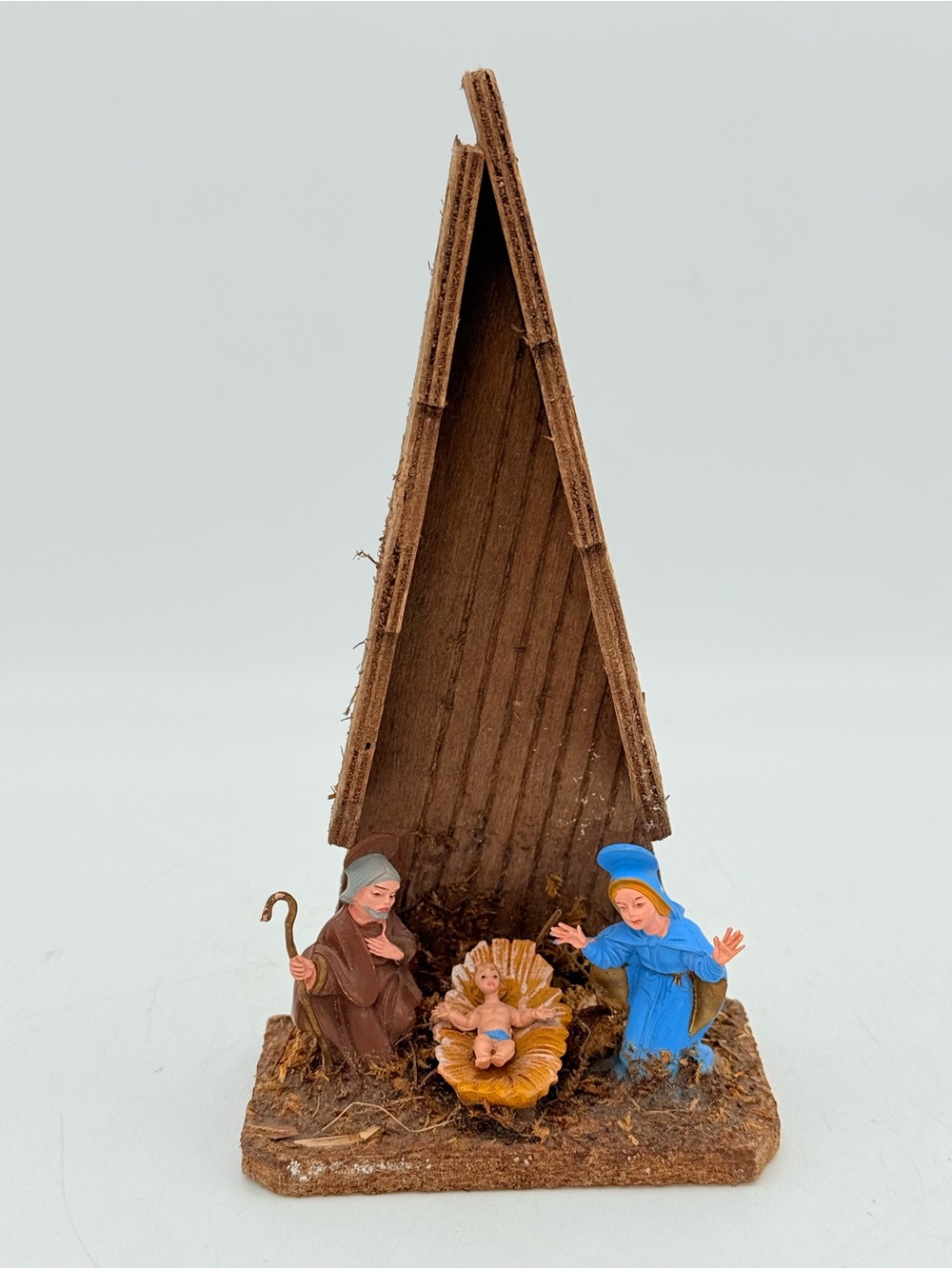 Hand-Painted Brown Nativity Stable with Figurines - Christmas Holly family